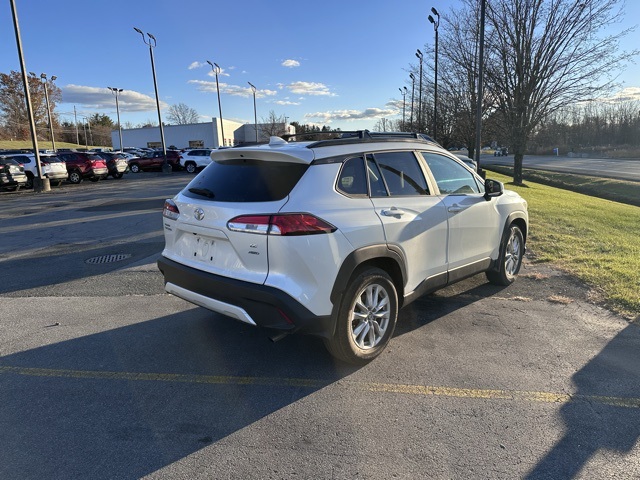 2022 Toyota Corolla Cross LE photo 3