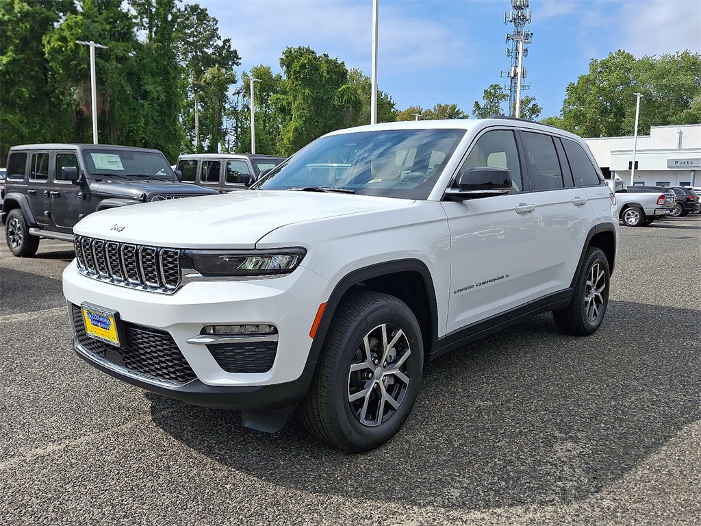 2025 Jeep Grand Cherokee Limited photo 2