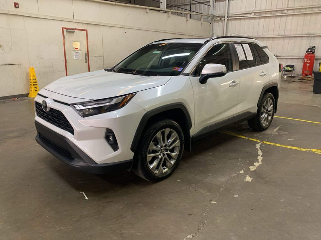 2023 Toyota RAV4 XLE Premium's photo