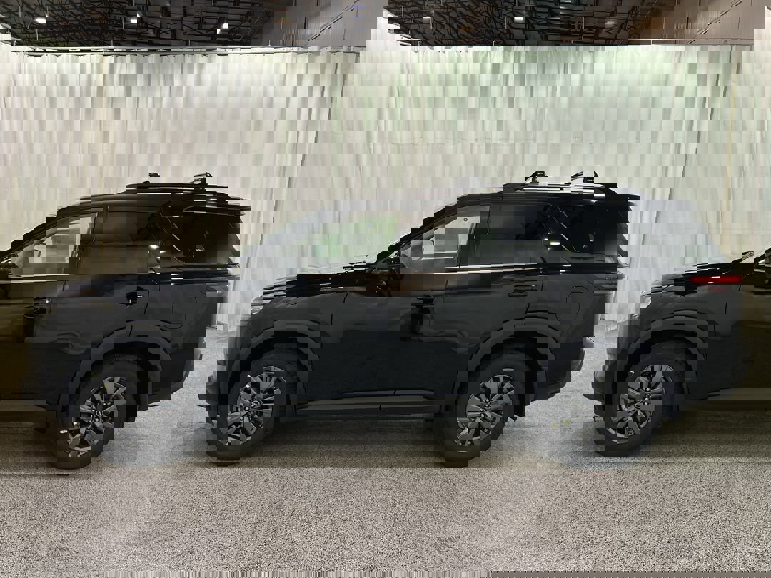 2025 Nissan Pathfinder SV photo 2