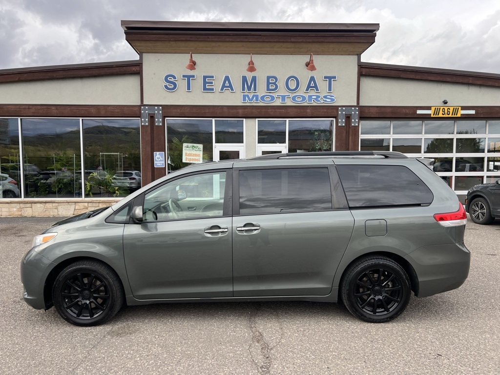 2014 Toyota Sienna photo 2