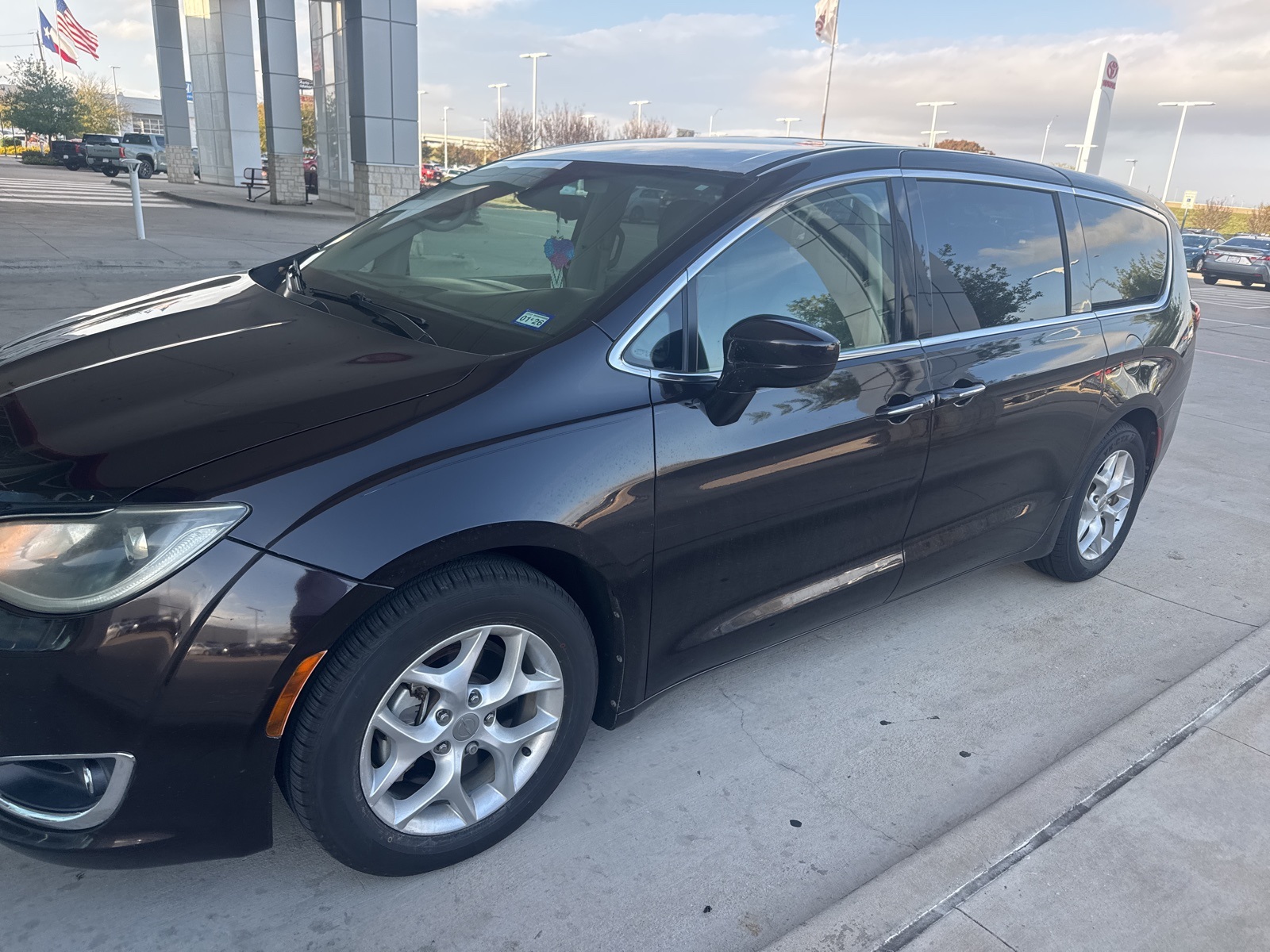 2018 Chrysler Pacifica Touring Plus's photo