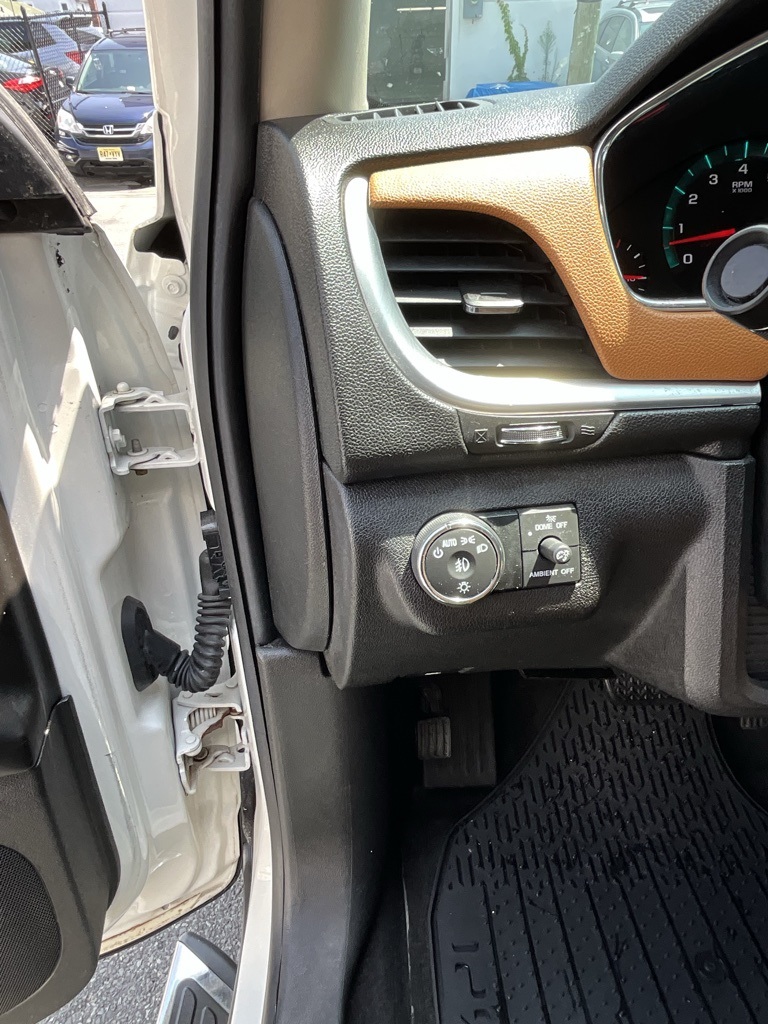 2014 Chevrolet Traverse LTZ photo 13