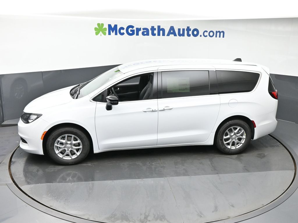 2026 Chrysler Voyager LX photo 17