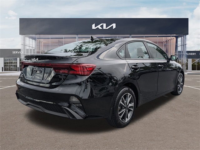 2024 Kia Forte LXS photo 3