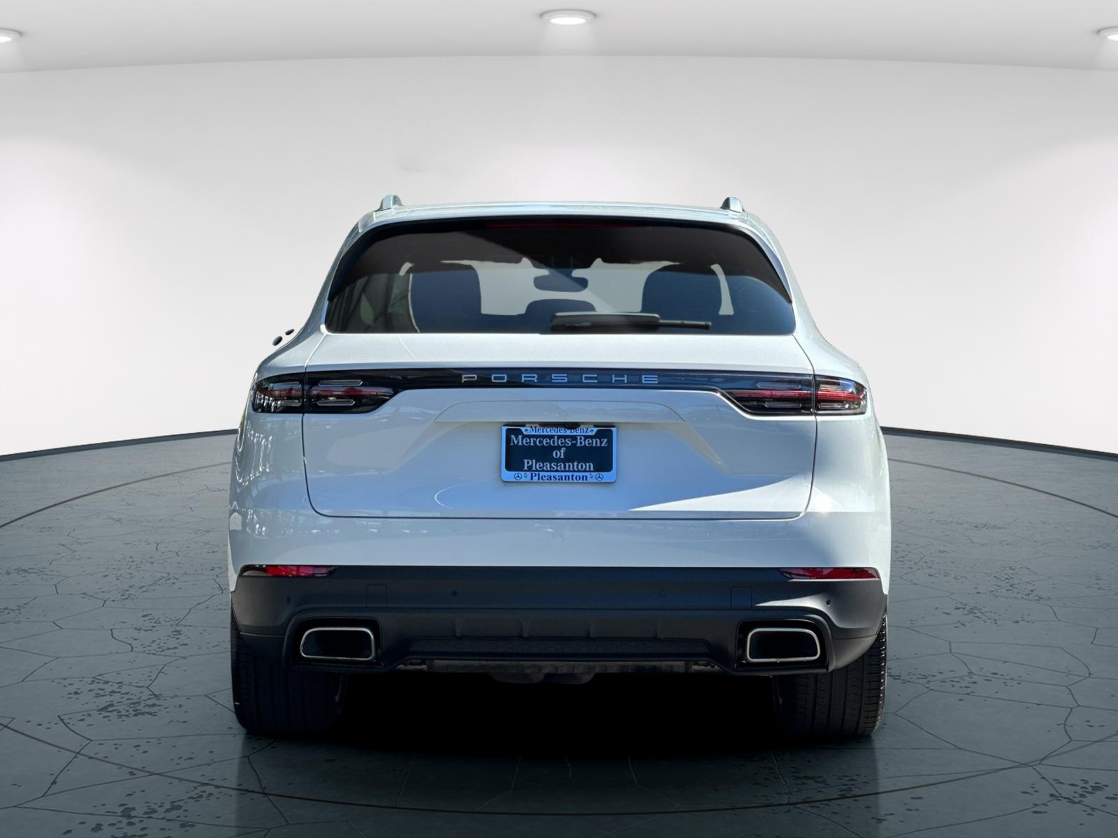 2023 Porsche Cayenne Base photo 3