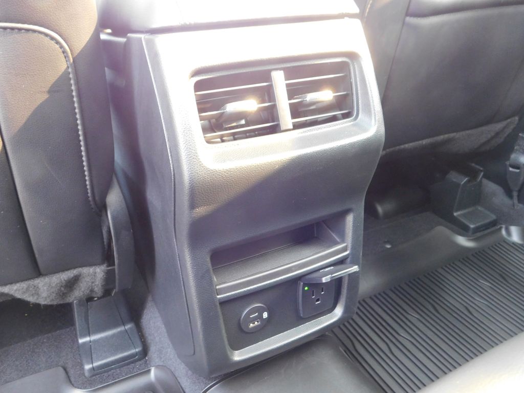 2022 Ford Edge SEL photo 19