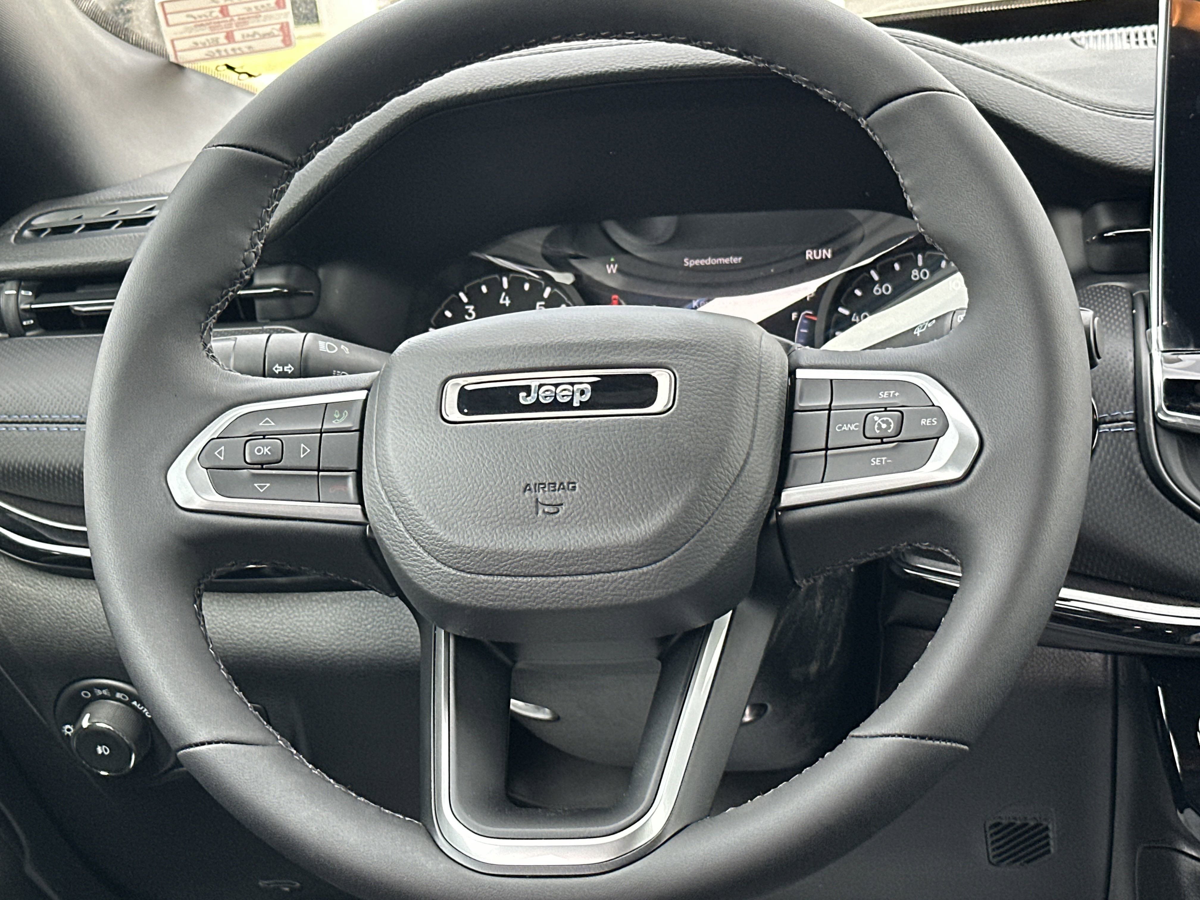 2025 Jeep Compass Latitude photo 3