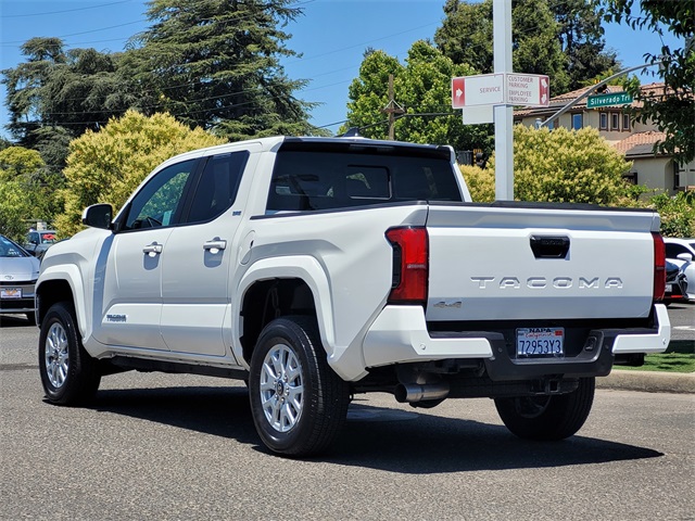 2024 Toyota Tacoma SR5 photo 8