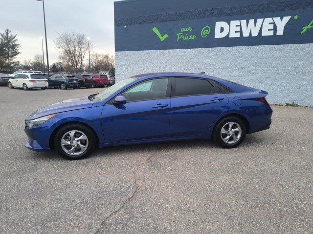 2022 Hyundai Elantra SE photo 2