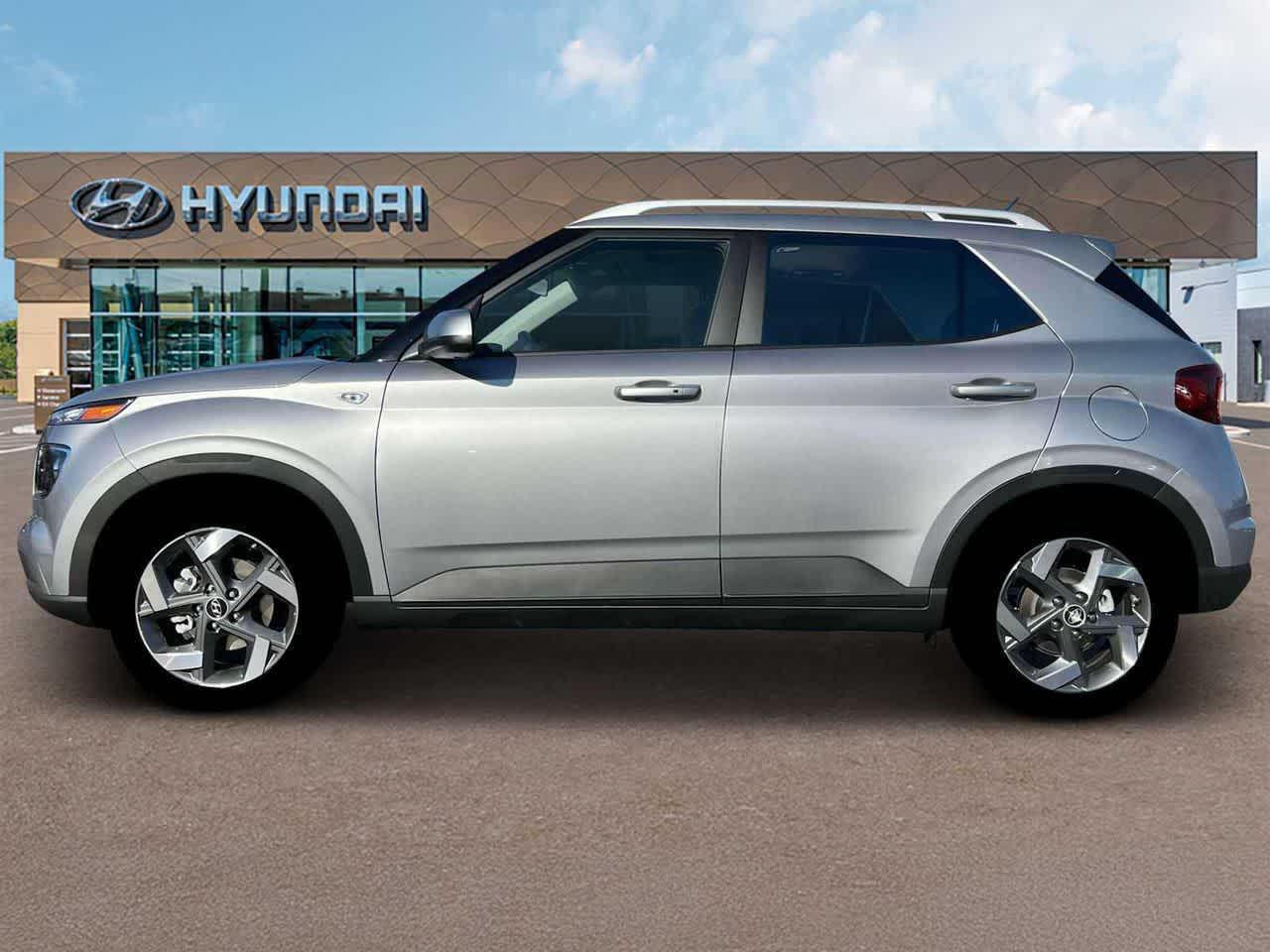 2025 Hyundai Venue SEL photo 3