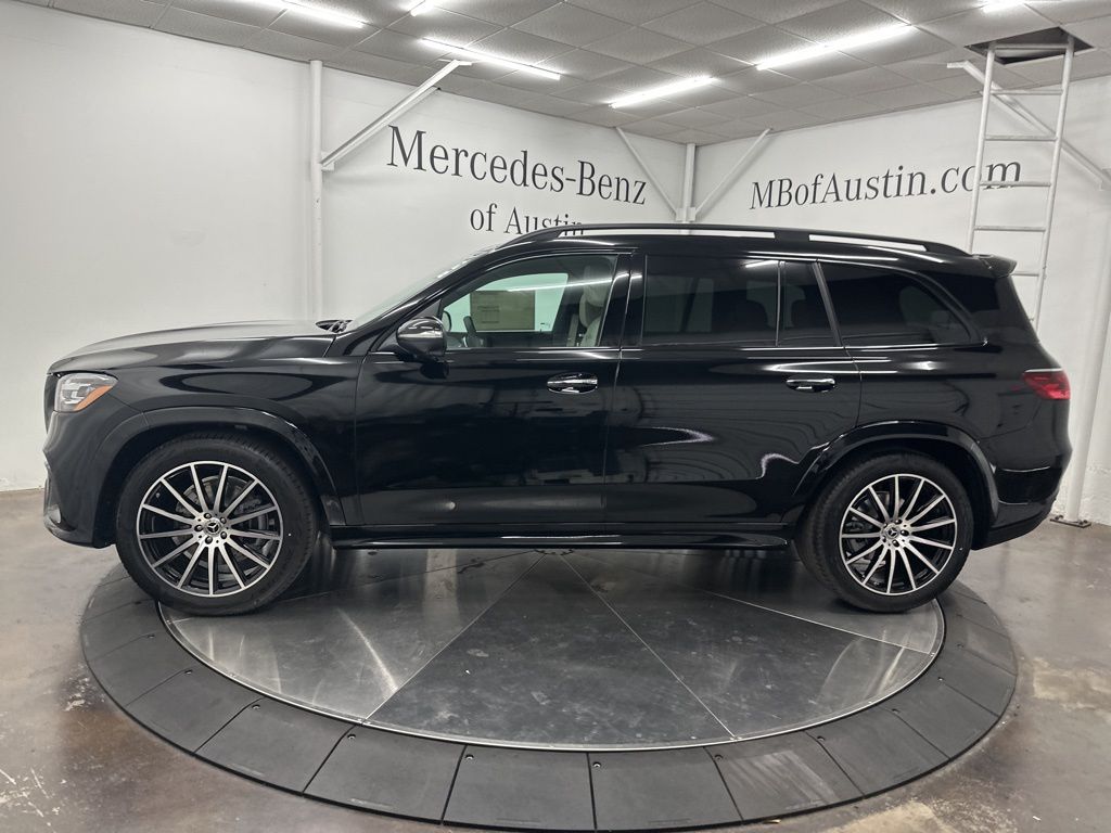 2026 Mercedes Benz GLS 450 4MATIC photo 3