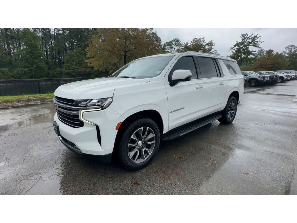 2021 Chevrolet Suburban LT photo 4