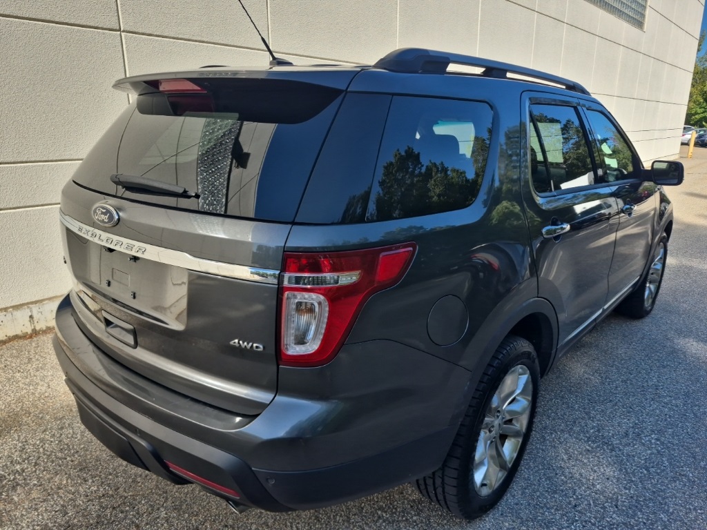 2015 Ford Explorer XLT photo 3