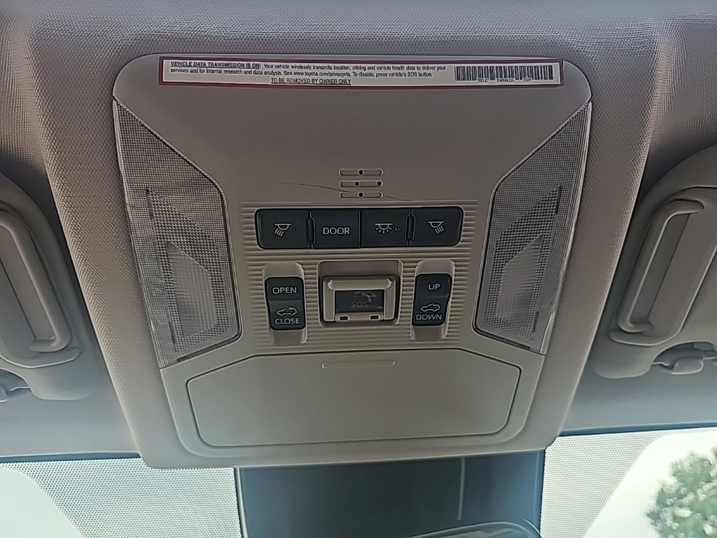 2020 Toyota RAV4 XLE photo 31