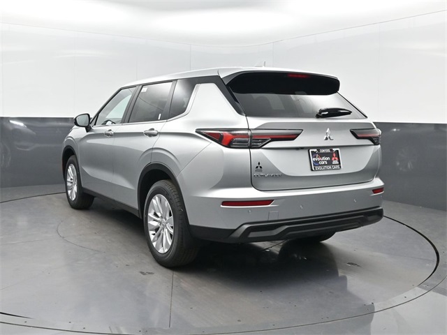 2025 Mitsubishi Outlander ES photo 2