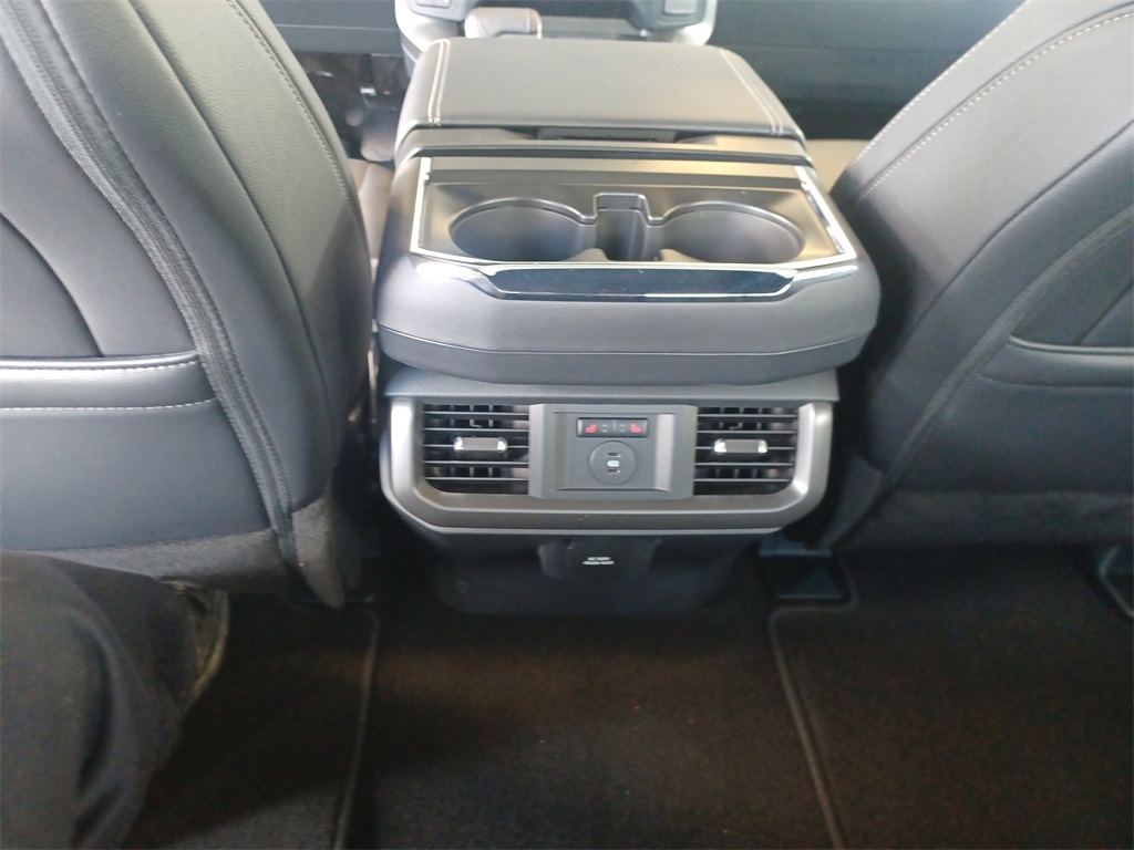 2025 Ford F-150 Lariat photo 19