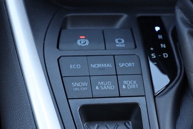 2024 Toyota RAV4 LE photo 21