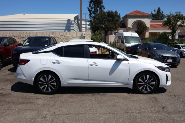 2025 Nissan Sentra SV photo 2