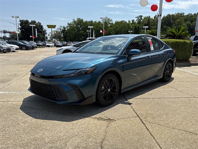 2025 Toyota Camry SE photo 7