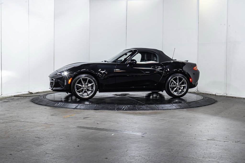 2022 Mazda MX-5 Miata Miata Grand Touring photo 2