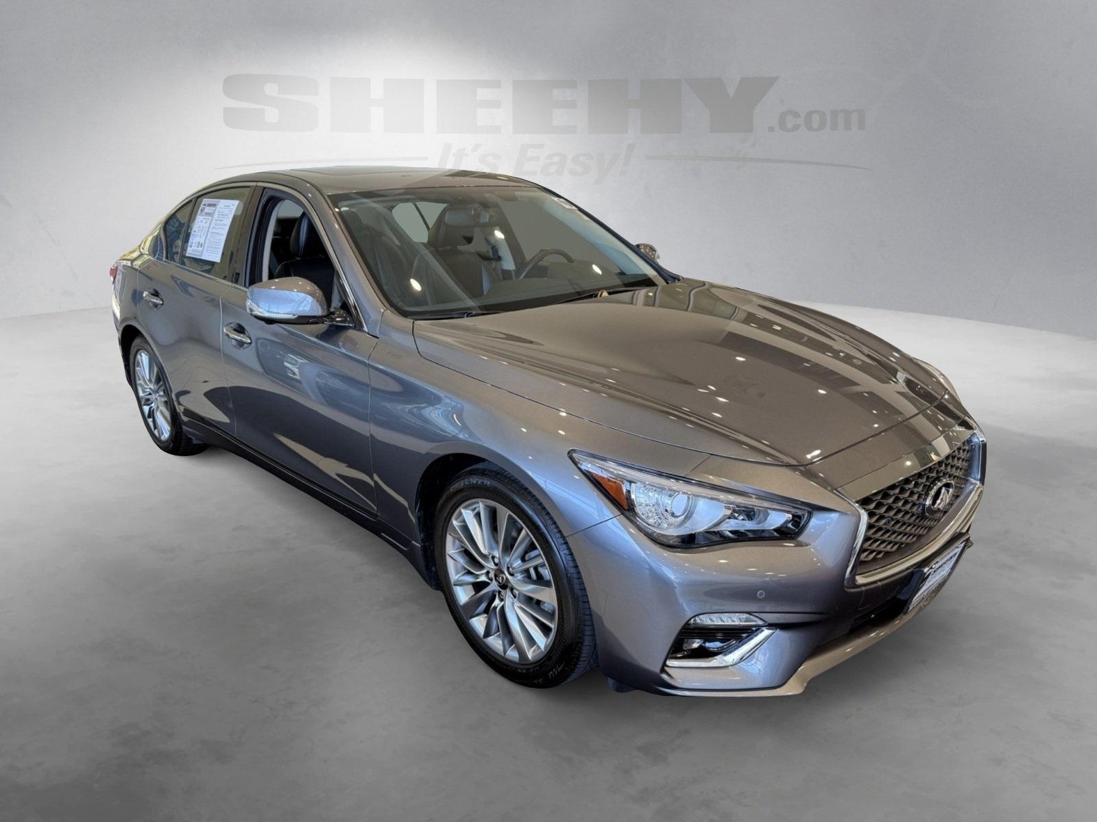 2024 Infiniti Q50 LUXE photo 2