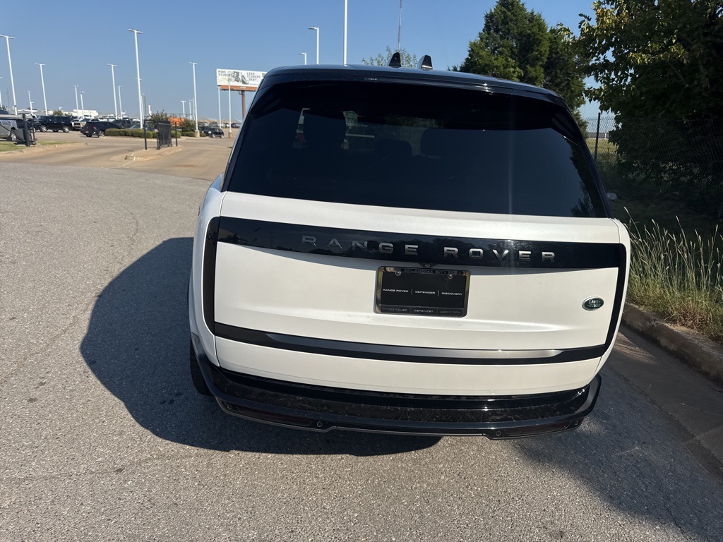 2023 Land Rover Range Rover SE photo 3
