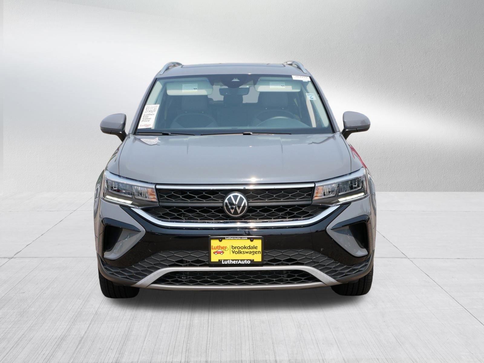 Used 2022 Volkswagen Taos SE with VIN 3VVPX7B27NM081490 for sale in Brooklyn Center, Minnesota