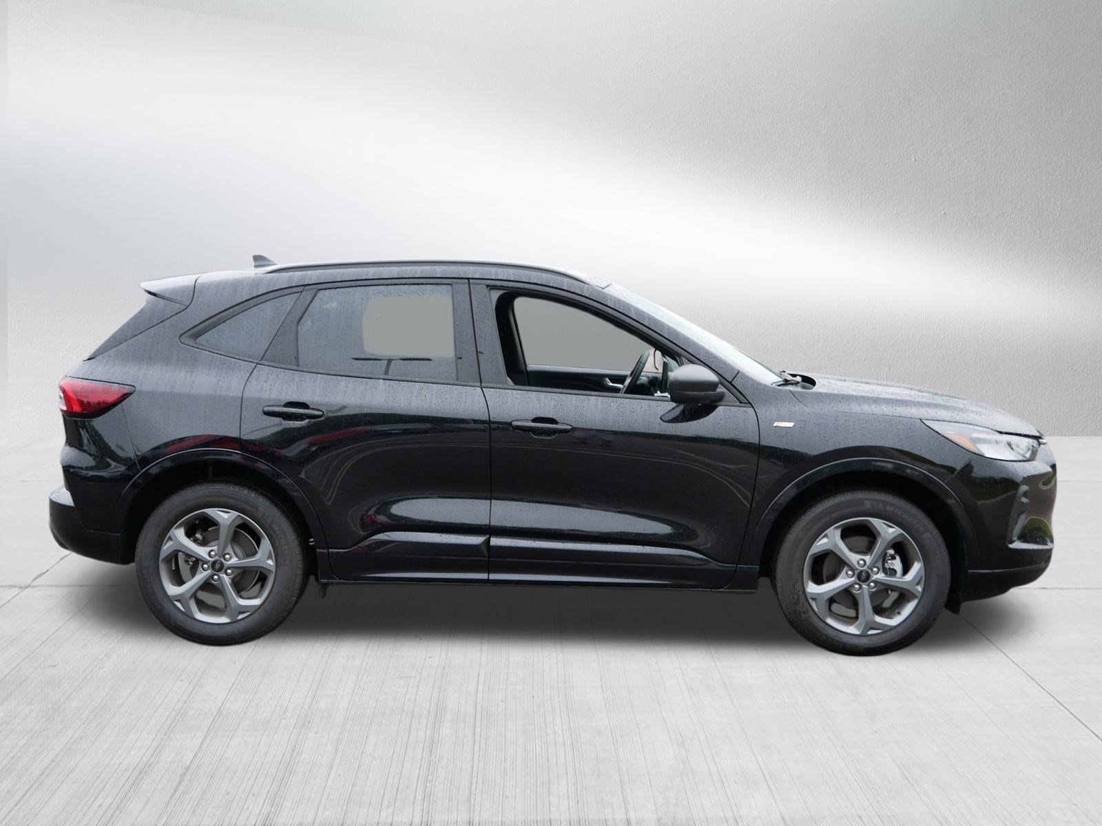2024 Ford Escape ST-Line photo 6