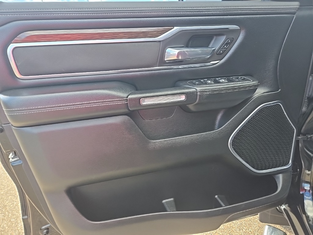 2019 Ram 1500 Laramie photo 11