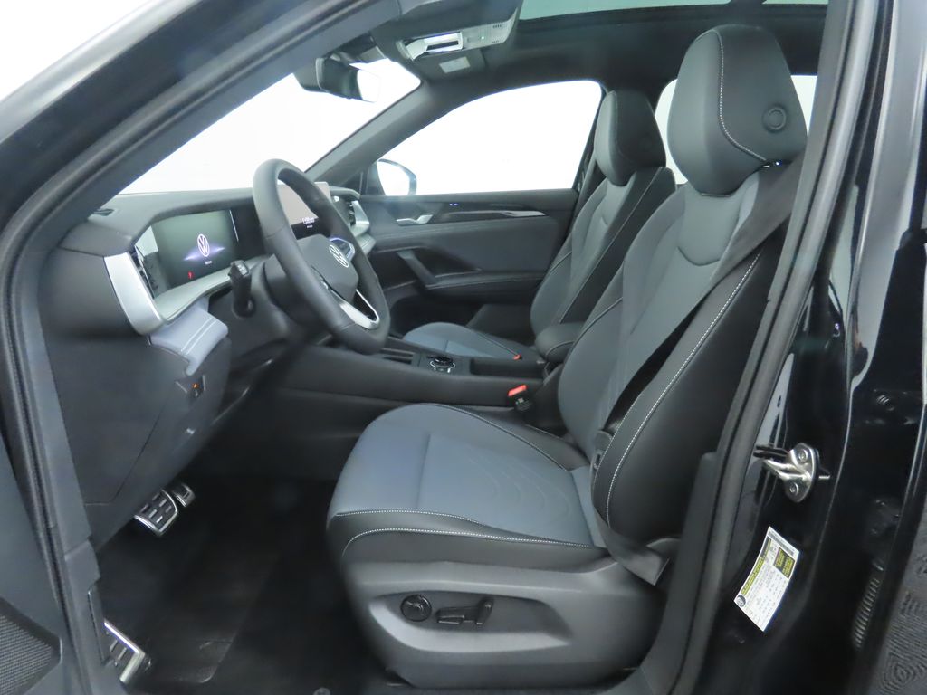 2025 Volkswagen Tiguan SE R-Line Black photo 18