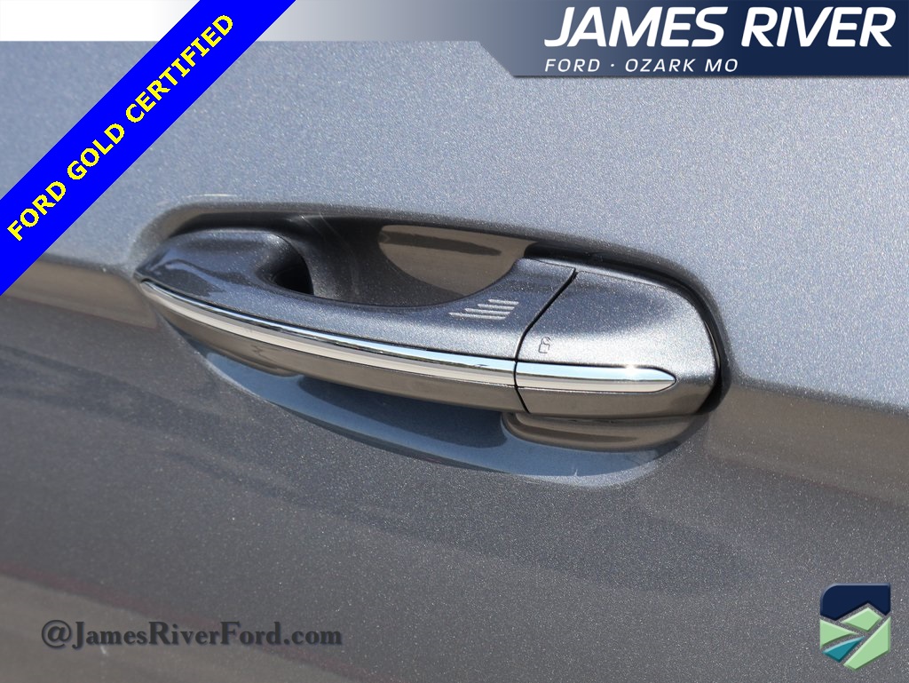 2024 Ford Edge Titanium photo 17