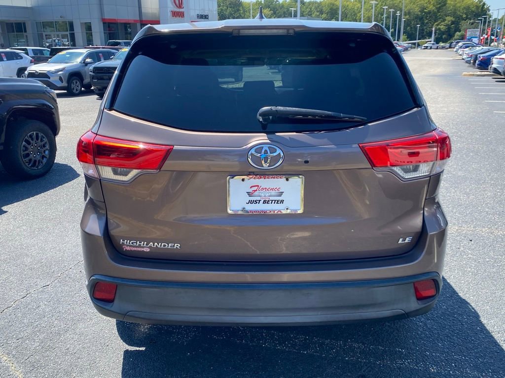 2017 Toyota Highlander LE Plus photo 10