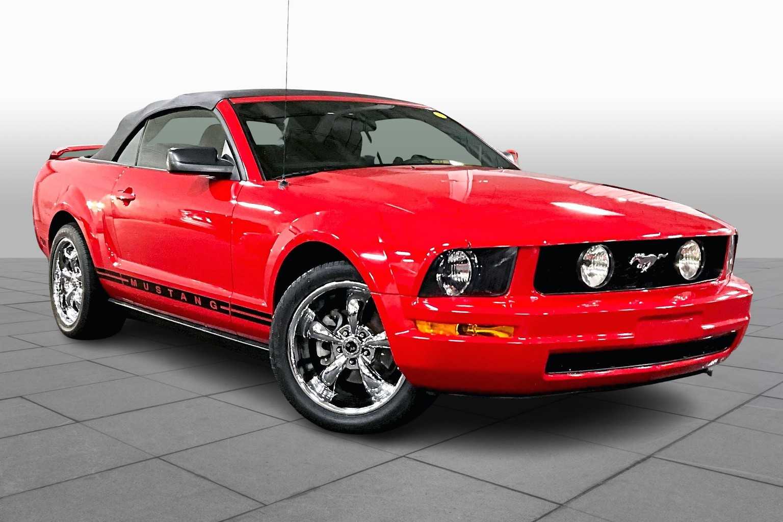 2006 Ford Mustang Convertible photo 2