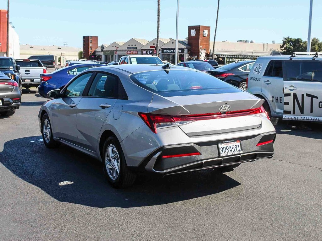 2025 Hyundai Elantra SE photo 8