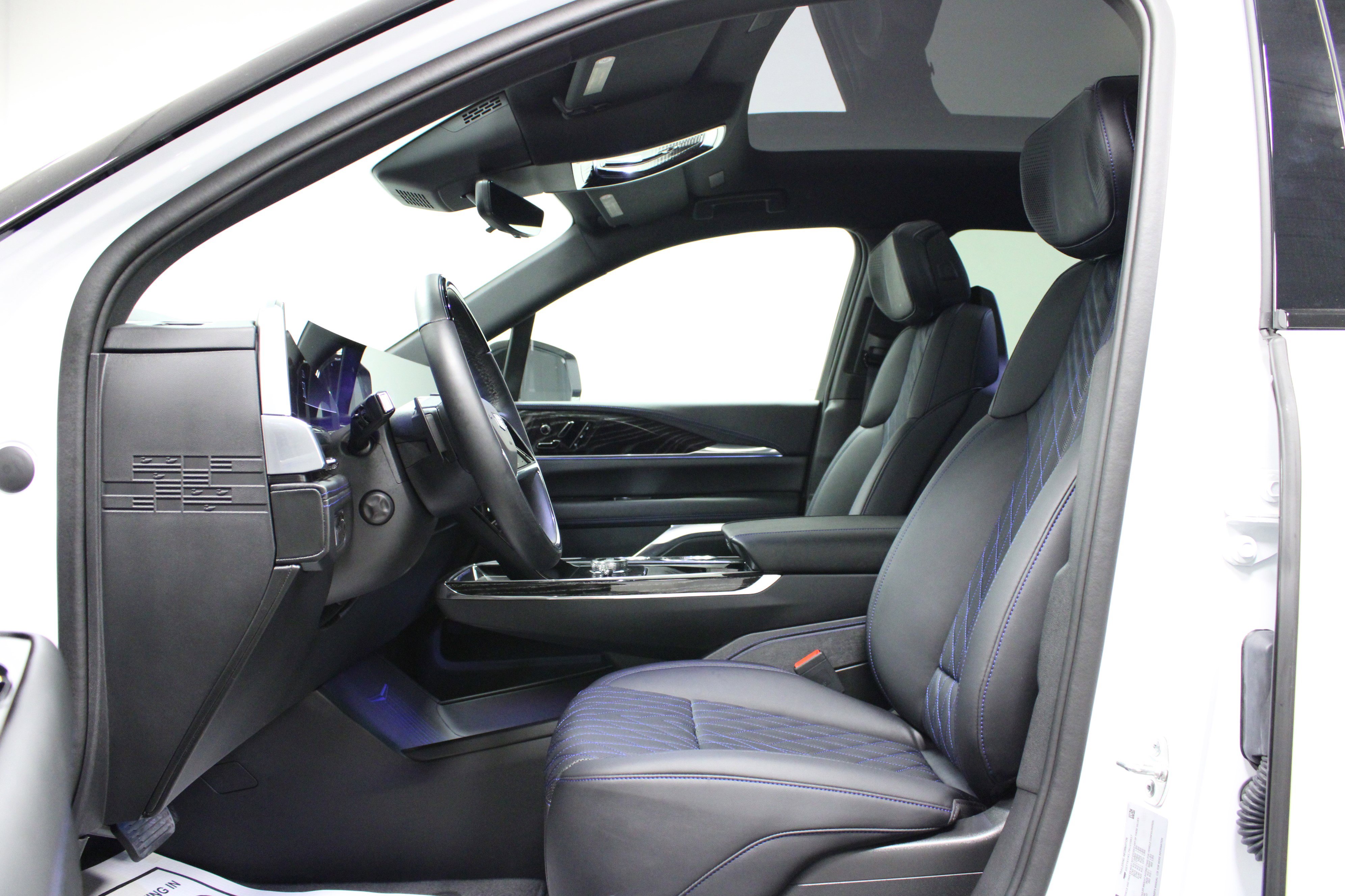 2025 Cadillac Escalade IQ Luxury photo 11