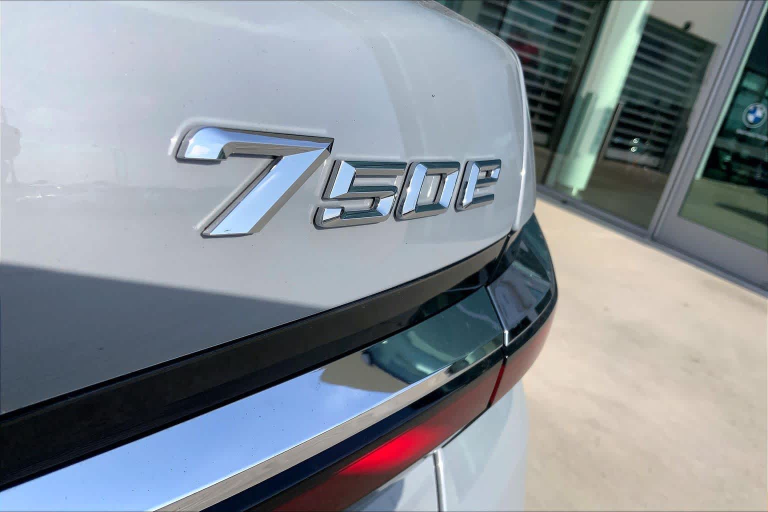2025 BMW 7 Series 750e - Photo 30