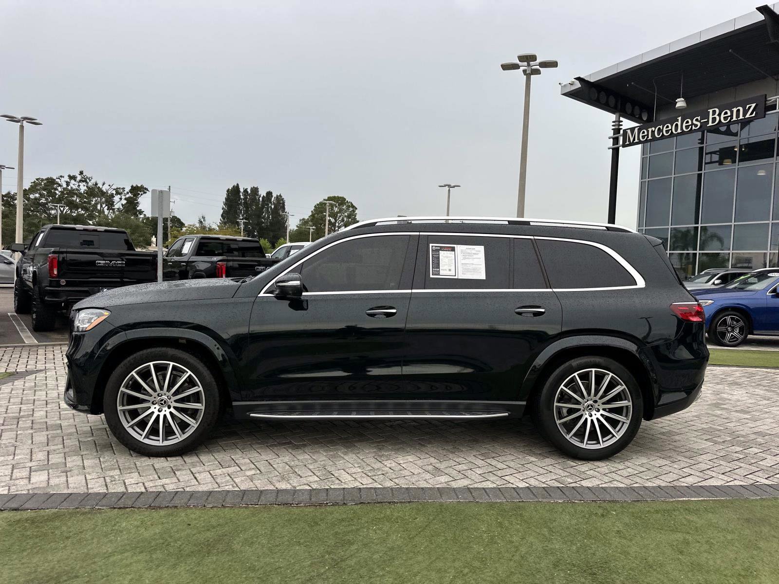 2025 Mercedes Benz GLS 580 4MATIC photo 6