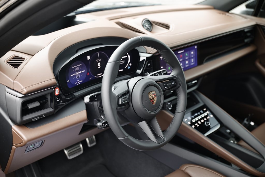 2025 Porsche Macan Electric photo 4