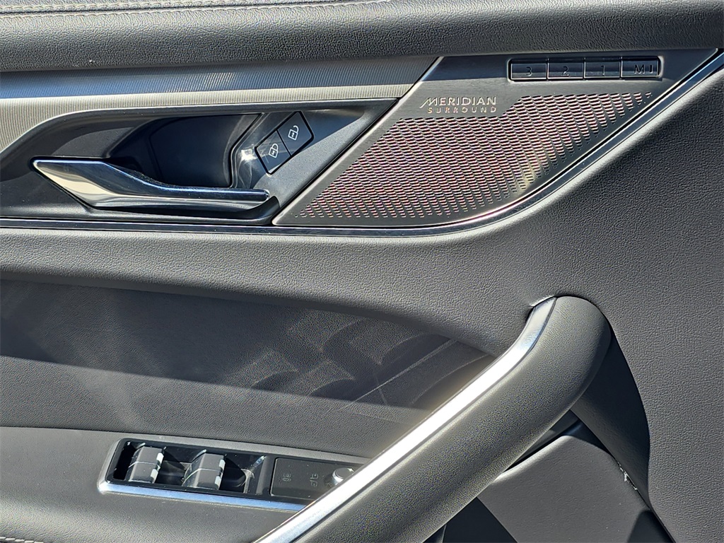 2025 Jaguar F-PACE P400 R-Dynamic S photo 28