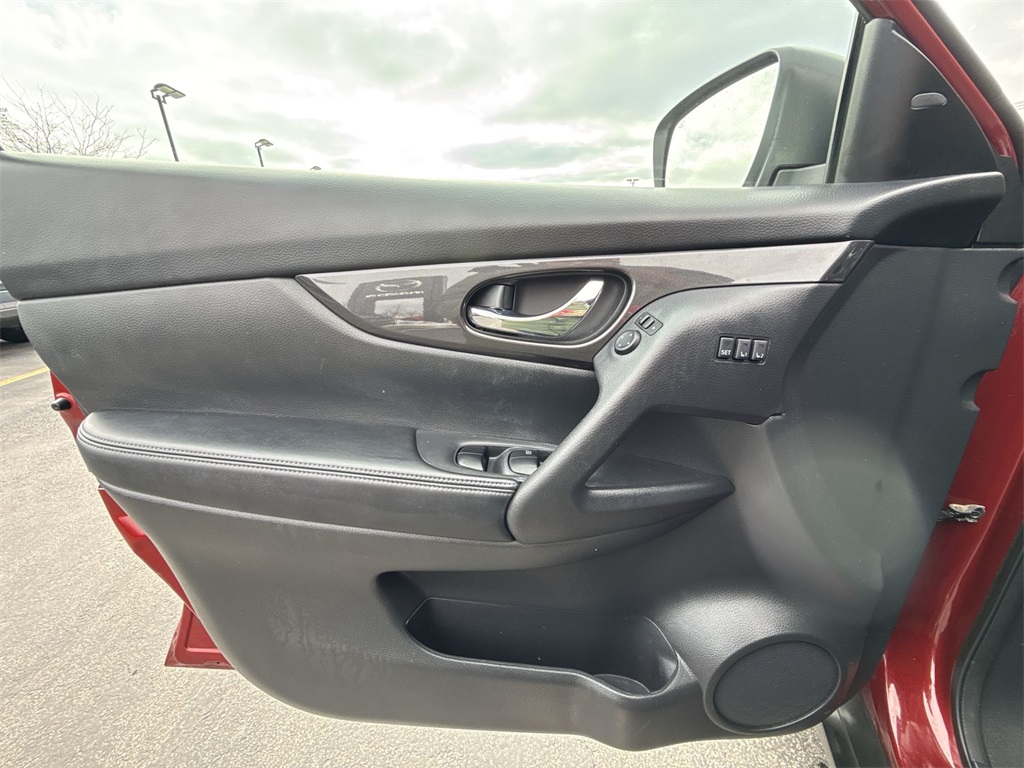 2018 NISSAN ROGUE - Image 12