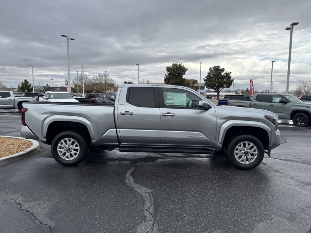 2025 Toyota Tacoma SR5 photo 7