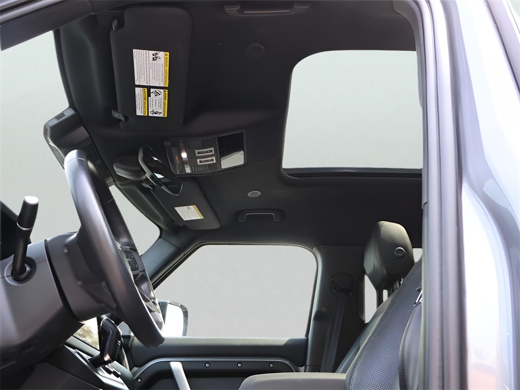 2024 Land Rover Defender 130 X-Dynamic SE photo 36