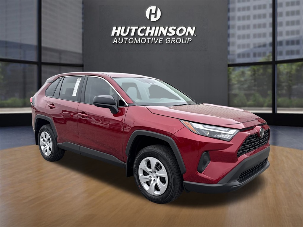 2025 Toyota RAV4 LE's photo