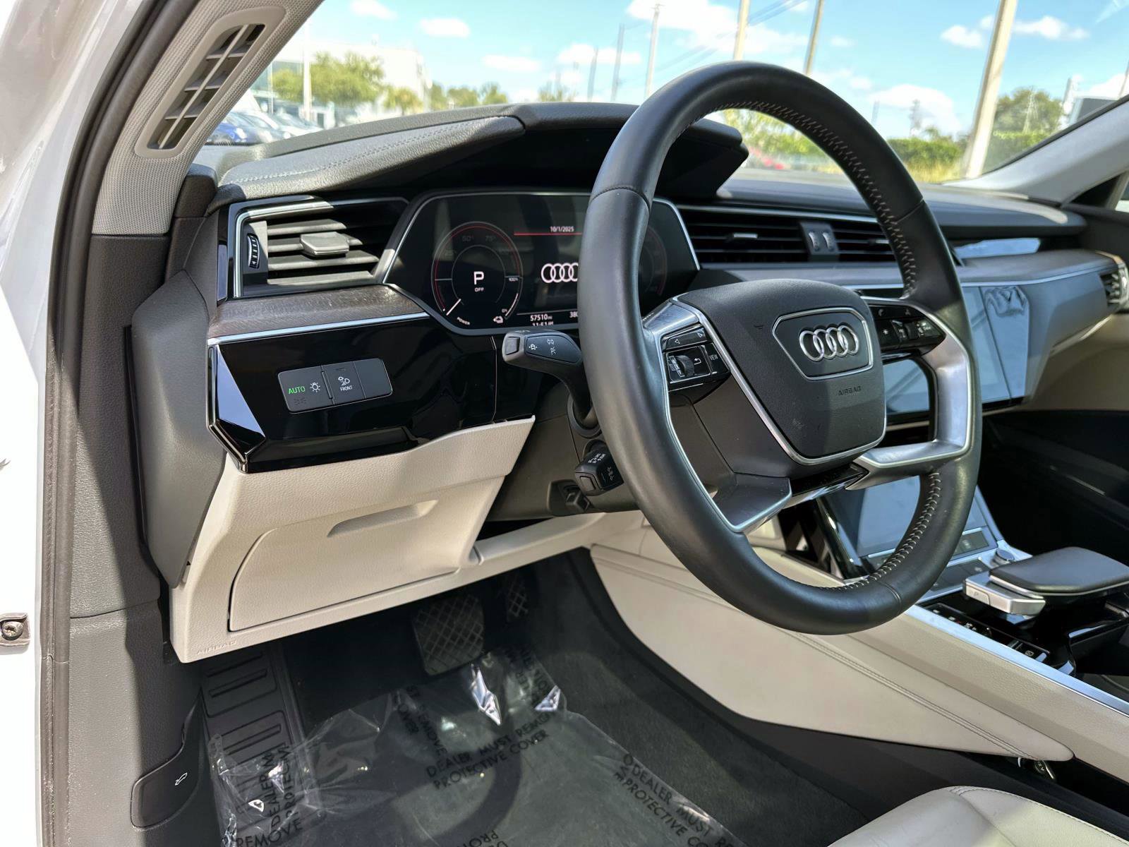 2021 Audi e-tron Premium photo 19