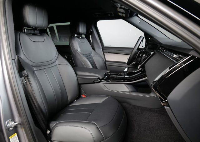 2025 Land Rover Range Rover Sport SE photo 2