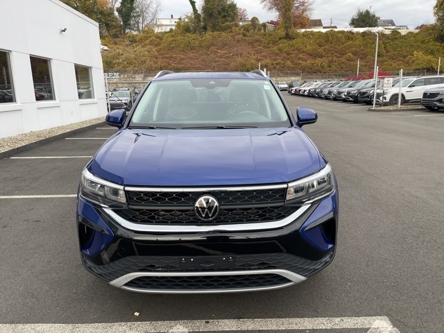 2024 Volkswagen Taos SE photo 3