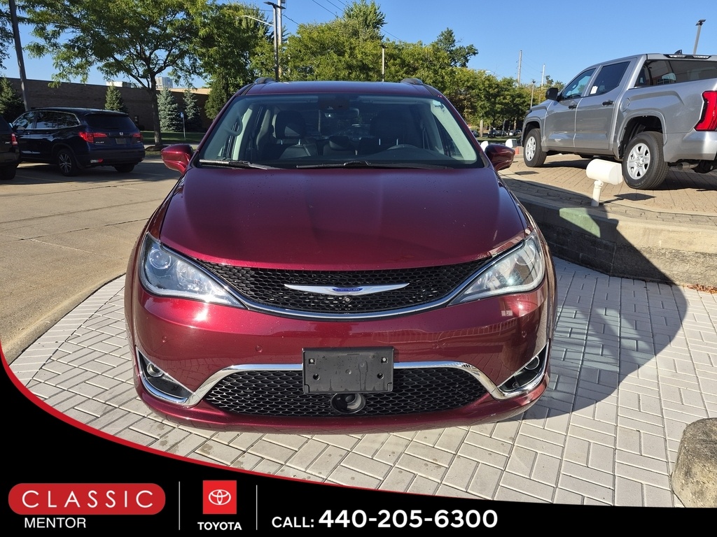 2019 Chrysler Pacifica Touring L photo 2