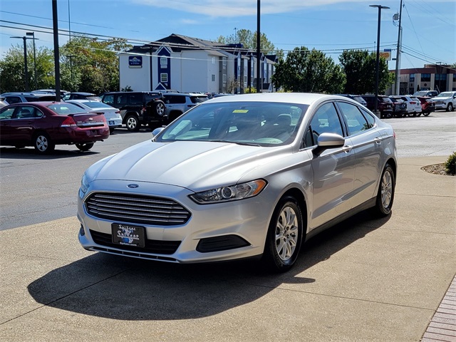 2016 Ford Fusion S photo 6
