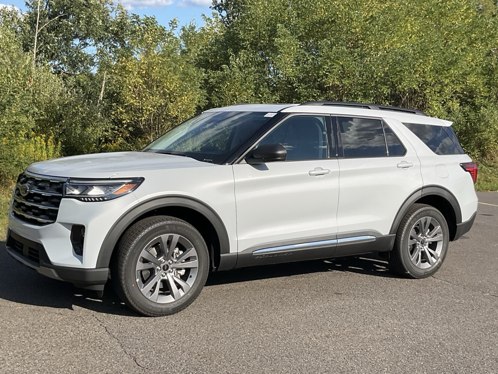 2025 Ford Explorer photo 30